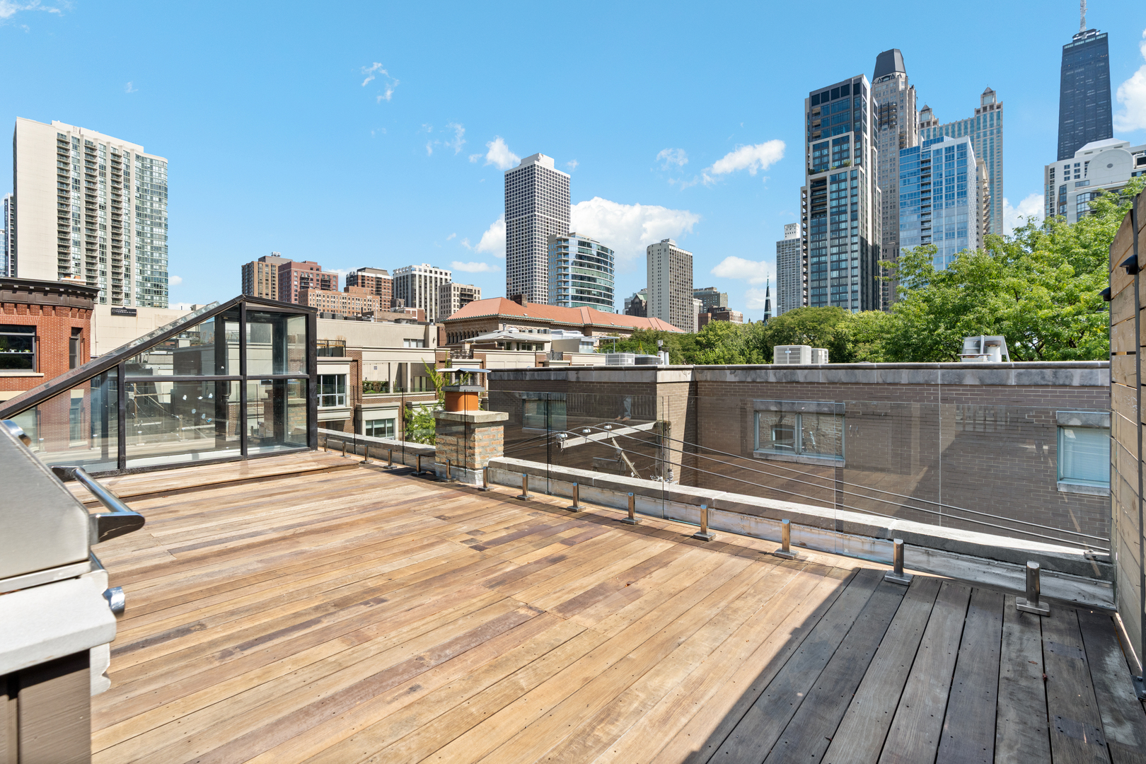 119 W Delaware Place