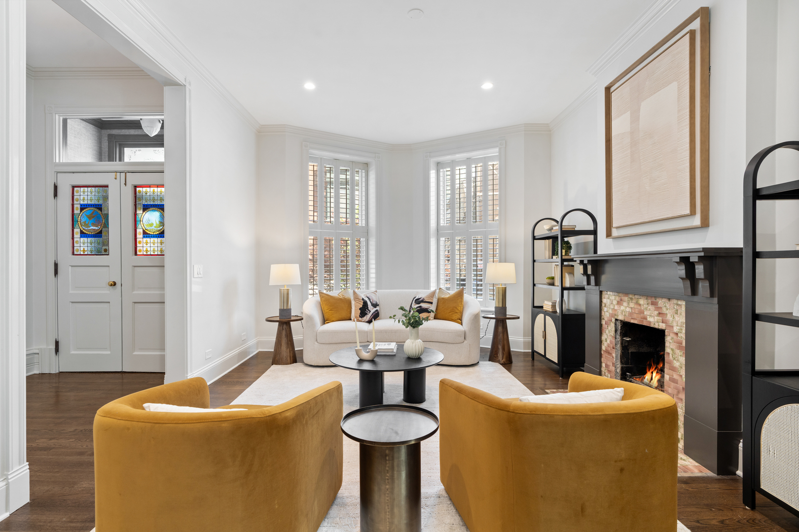 119 W Delaware Place