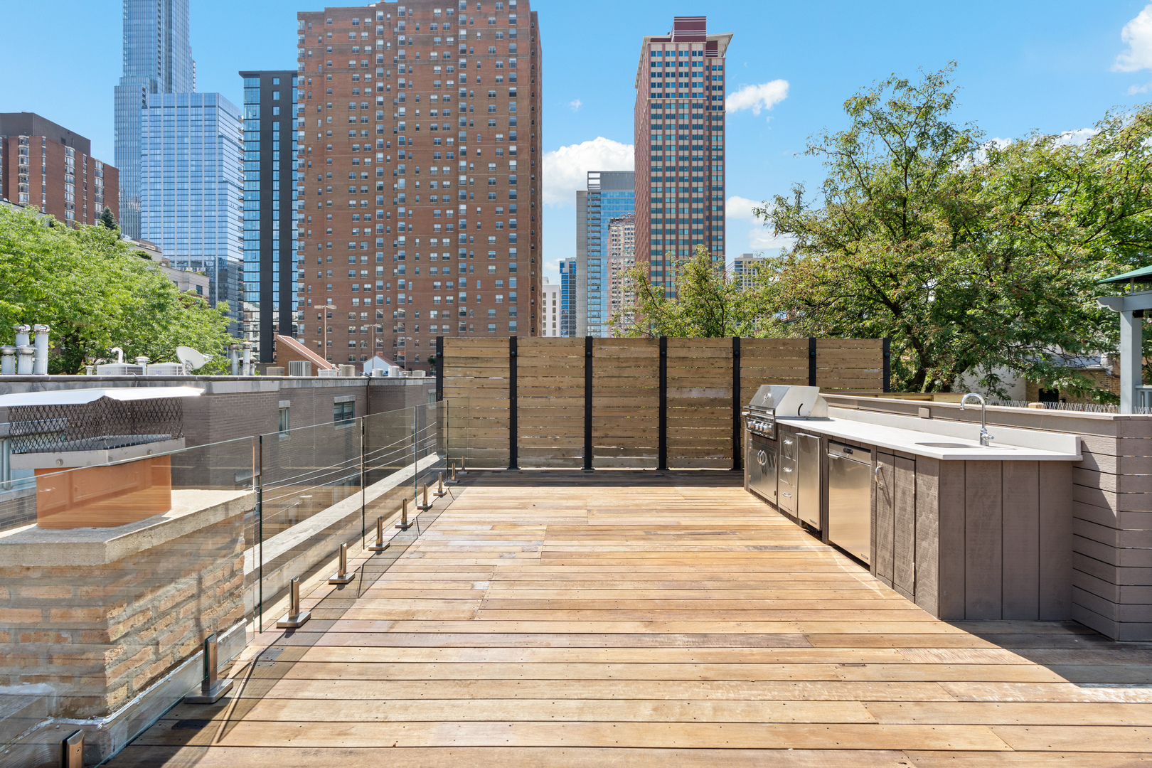 119 W Delaware Place