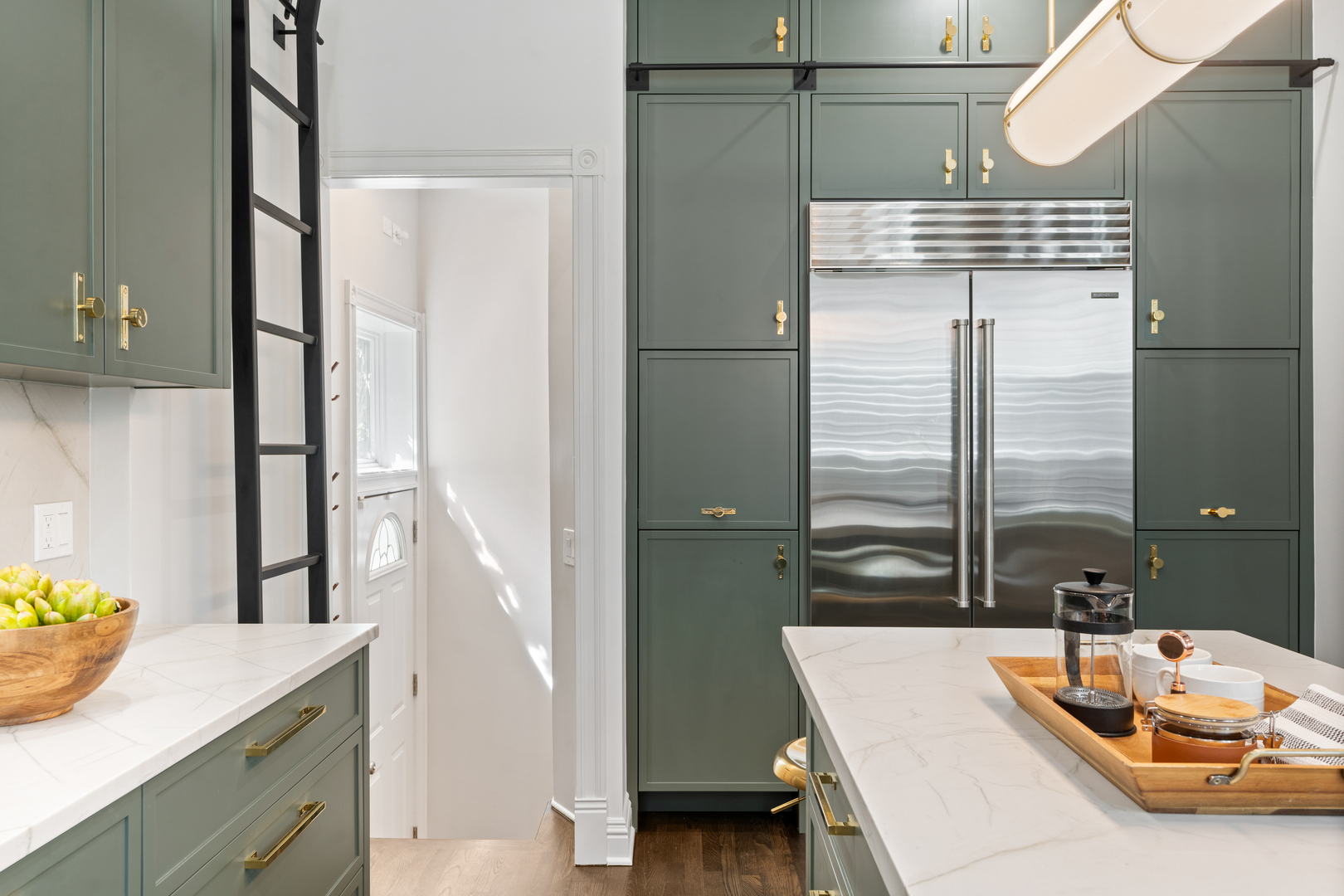 119 W Delaware Place