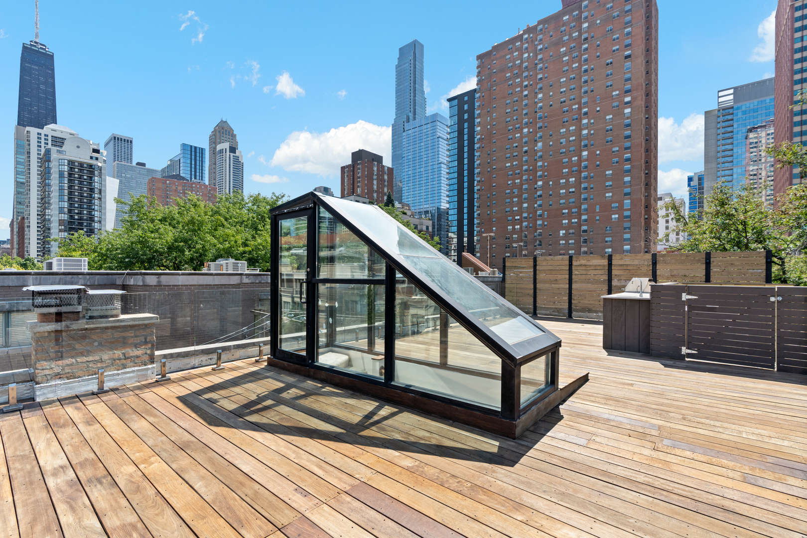 119 W Delaware Place