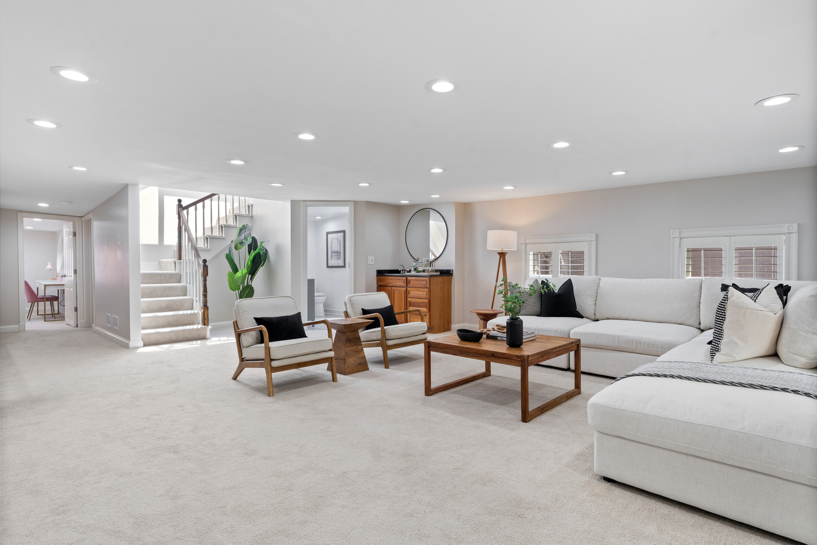 119 W Delaware Place