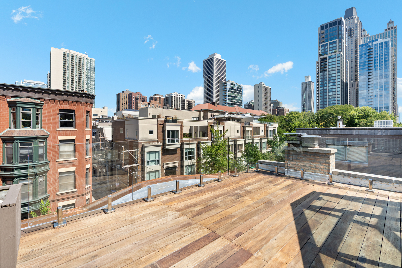 119 W Delaware Place