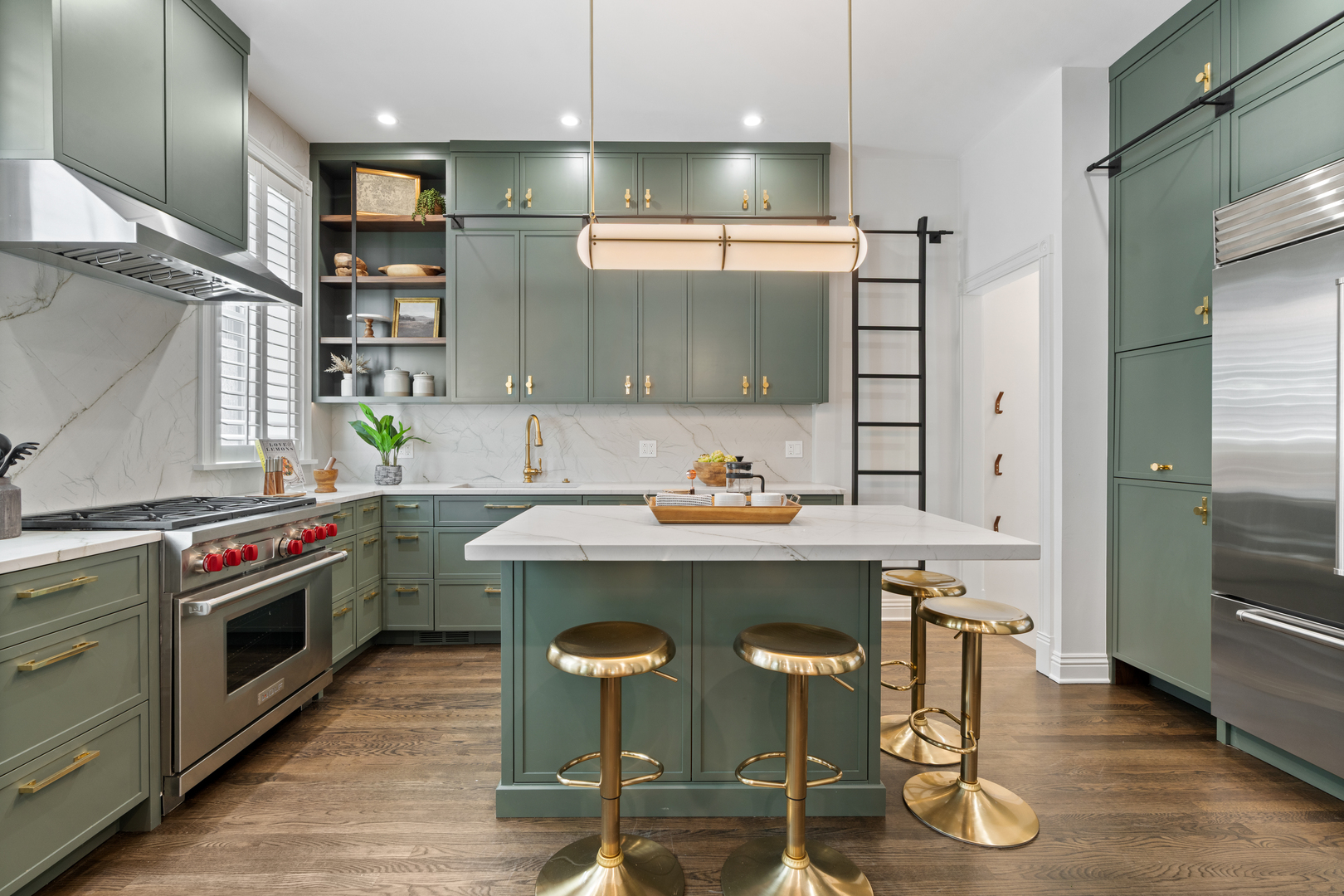 119 W Delaware Place