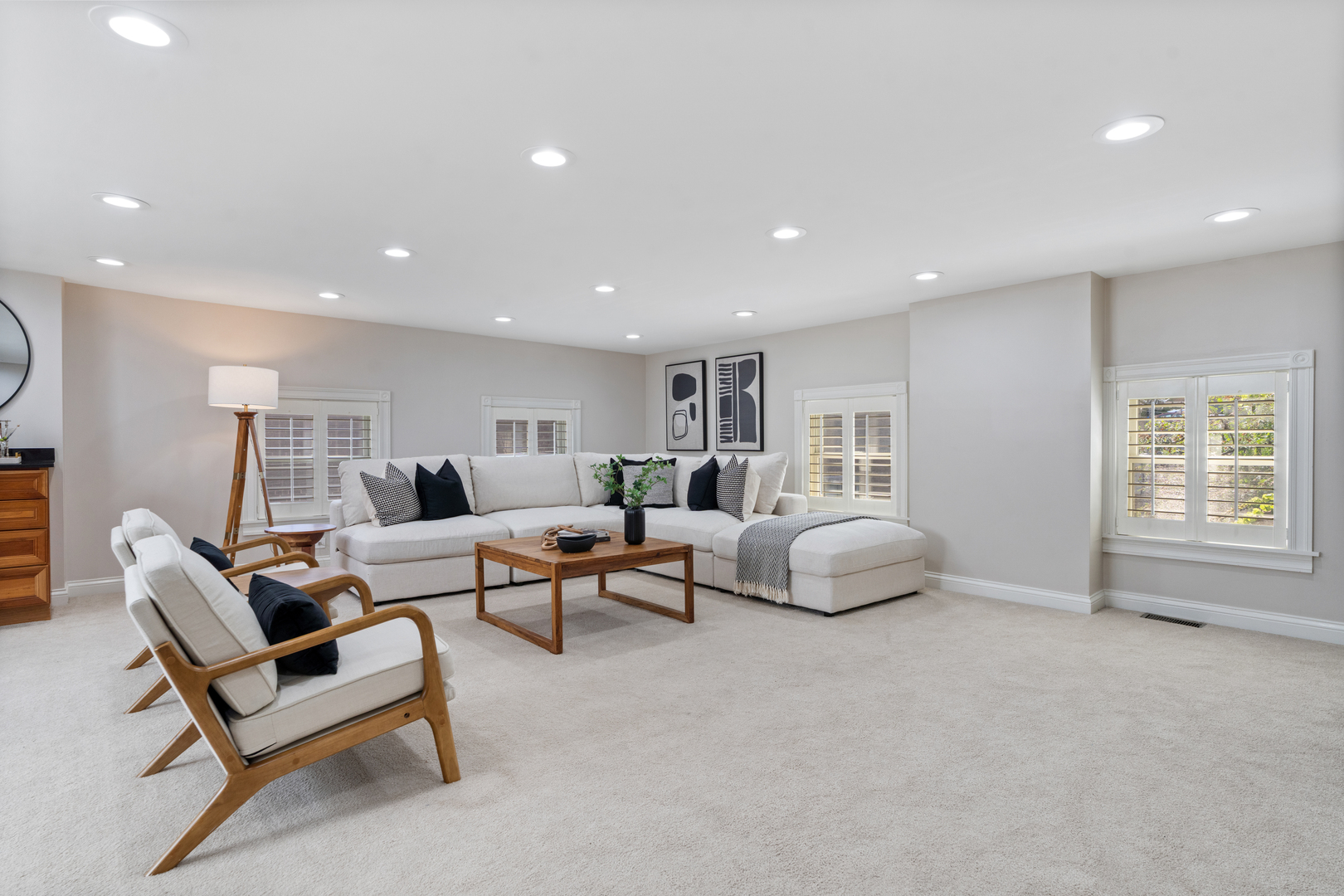119 W Delaware Place