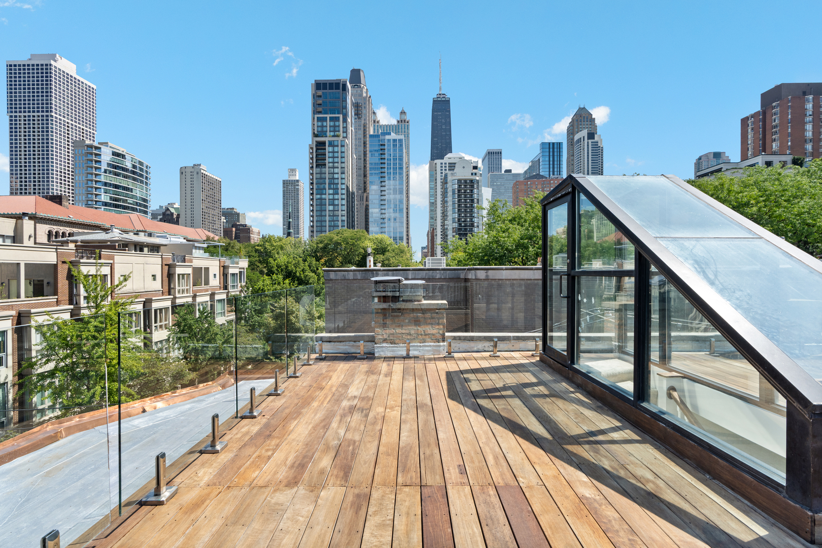119 W Delaware Place