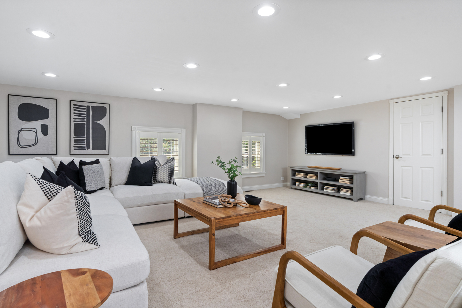 119 W Delaware Place