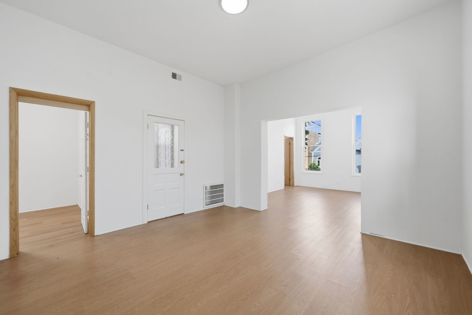 3300 N Southport Avenue Unit: 2