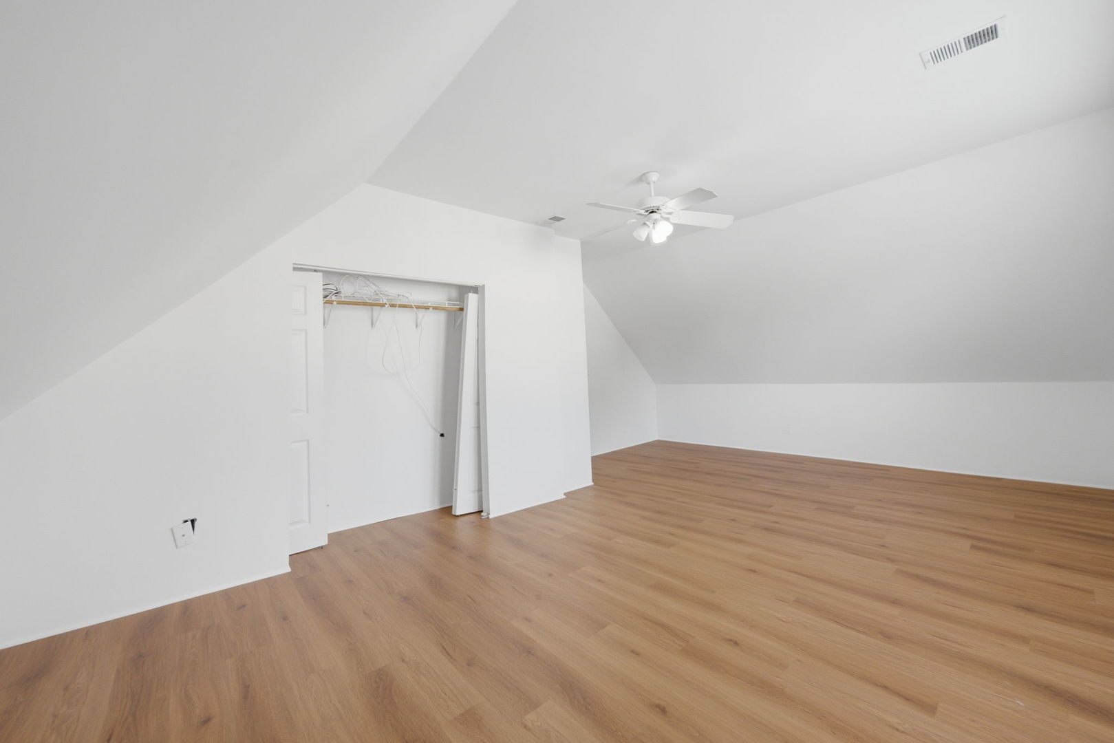 3300 N Southport Avenue Unit: 2