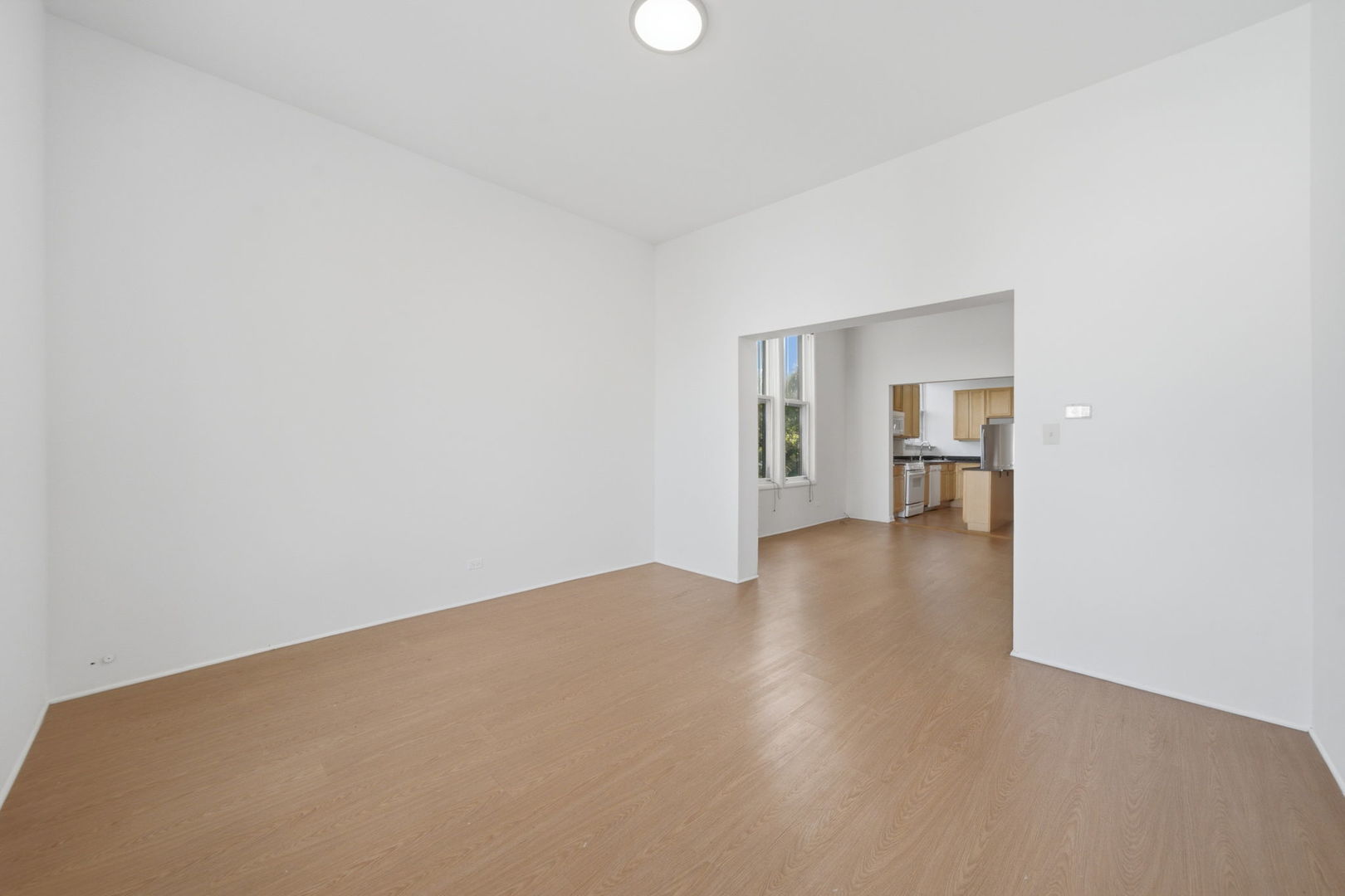 3300 N Southport Avenue Unit: 2