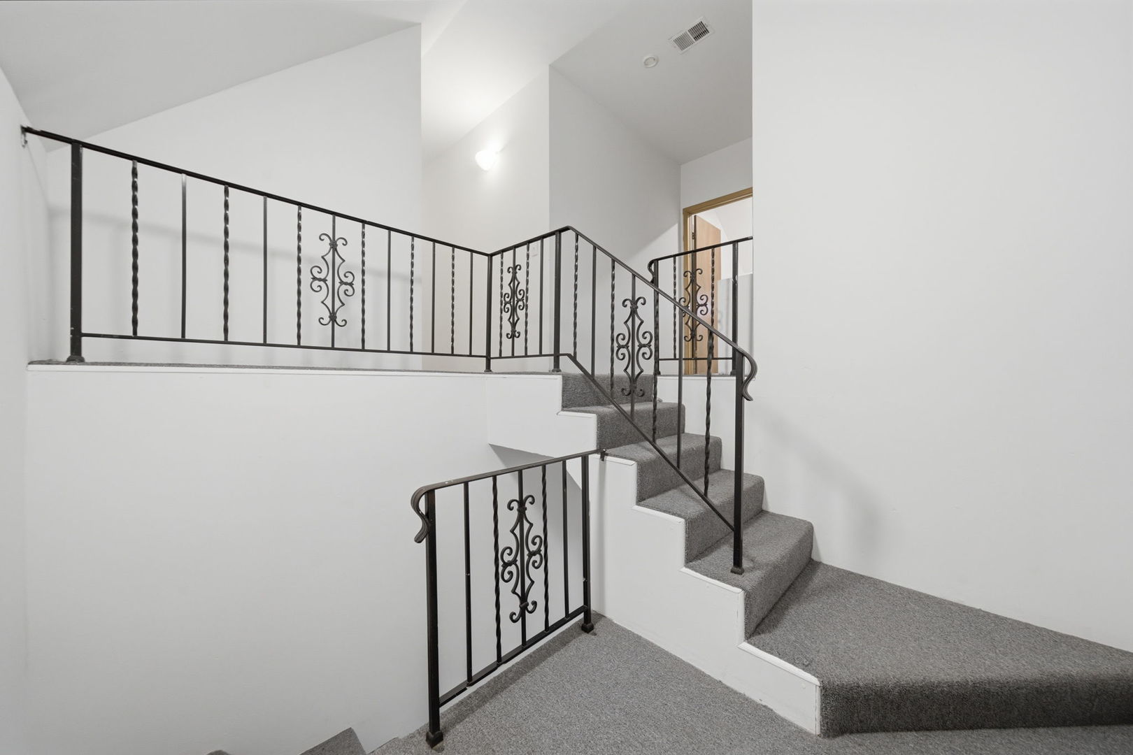 3300 N Southport Avenue Unit: 2