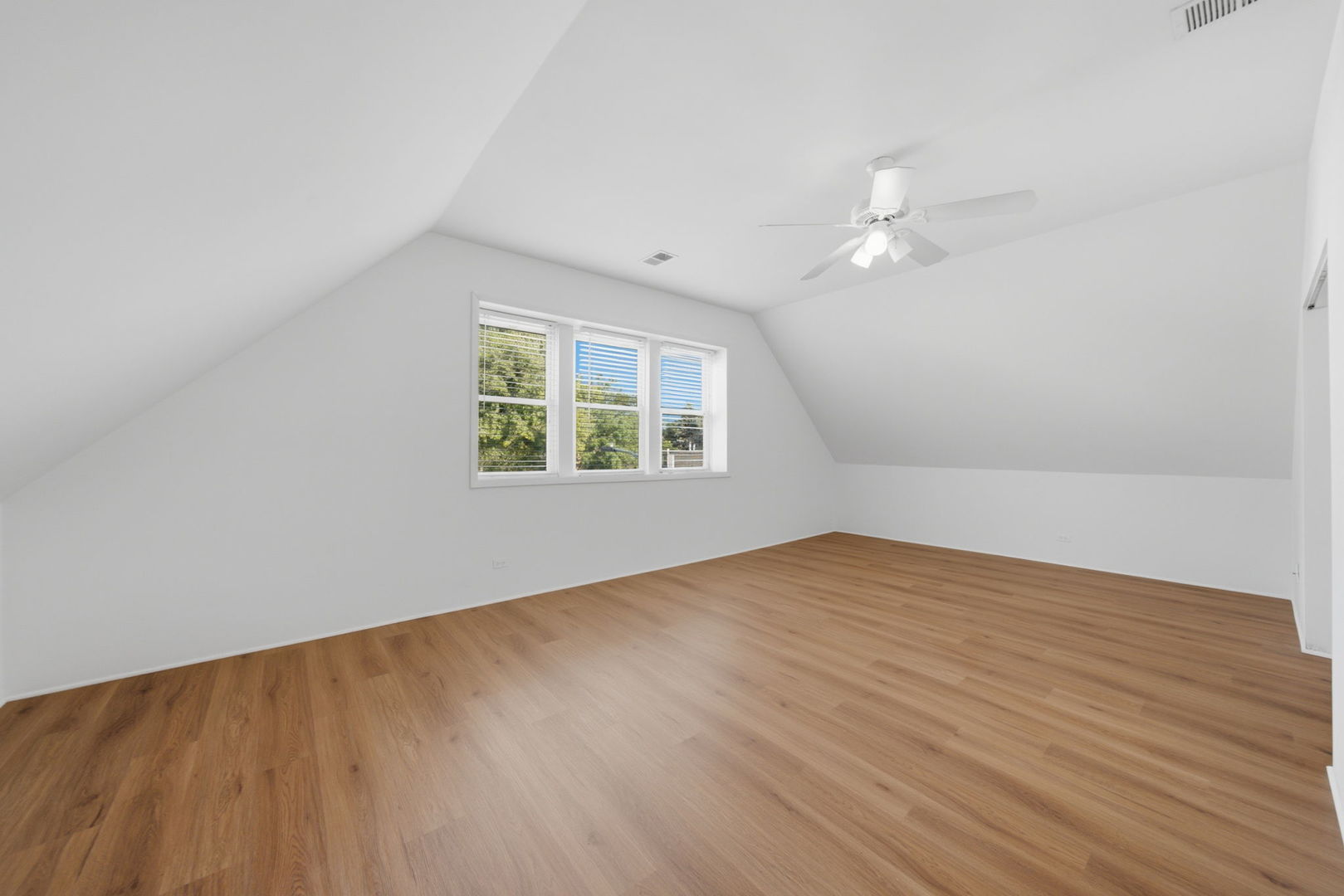3300 N Southport Avenue Unit: 2