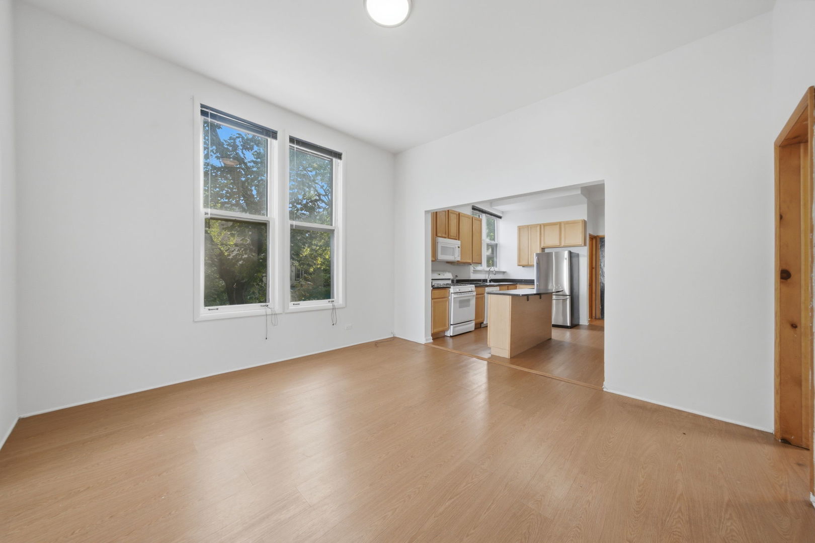 3300 N Southport Avenue Unit: 2