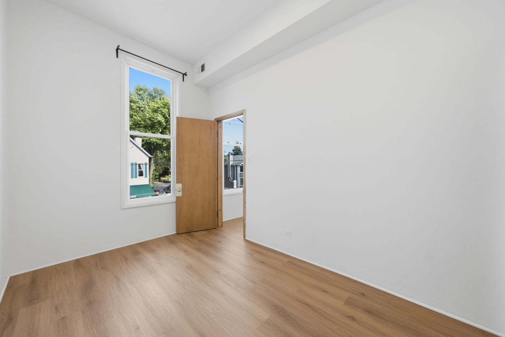 3300 N Southport Avenue Unit: 2