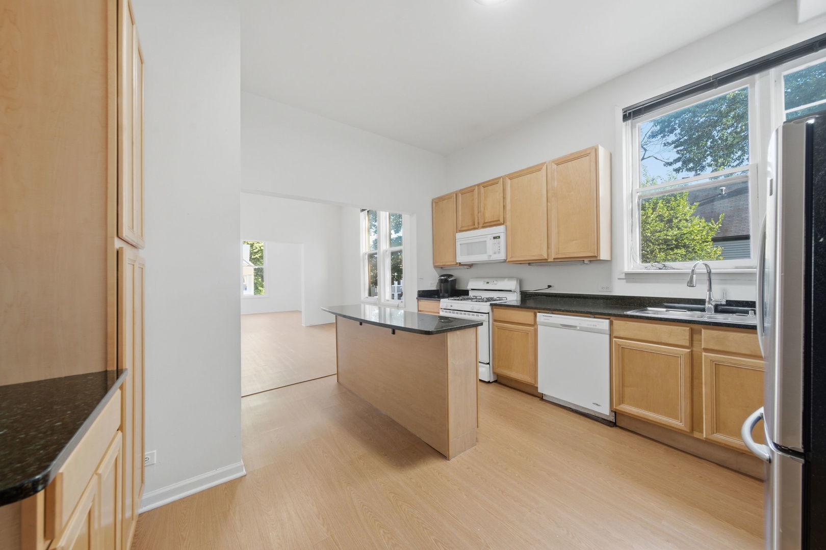 3300 N Southport Avenue Unit: 2