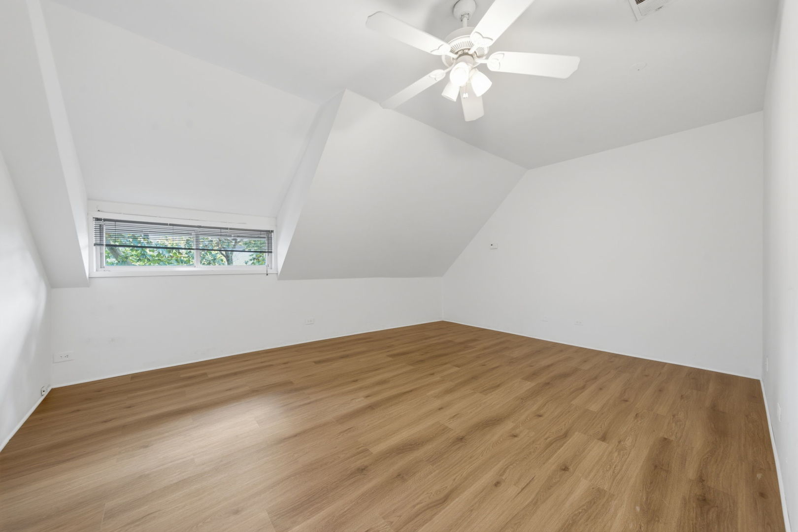 3300 N Southport Avenue Unit: 2