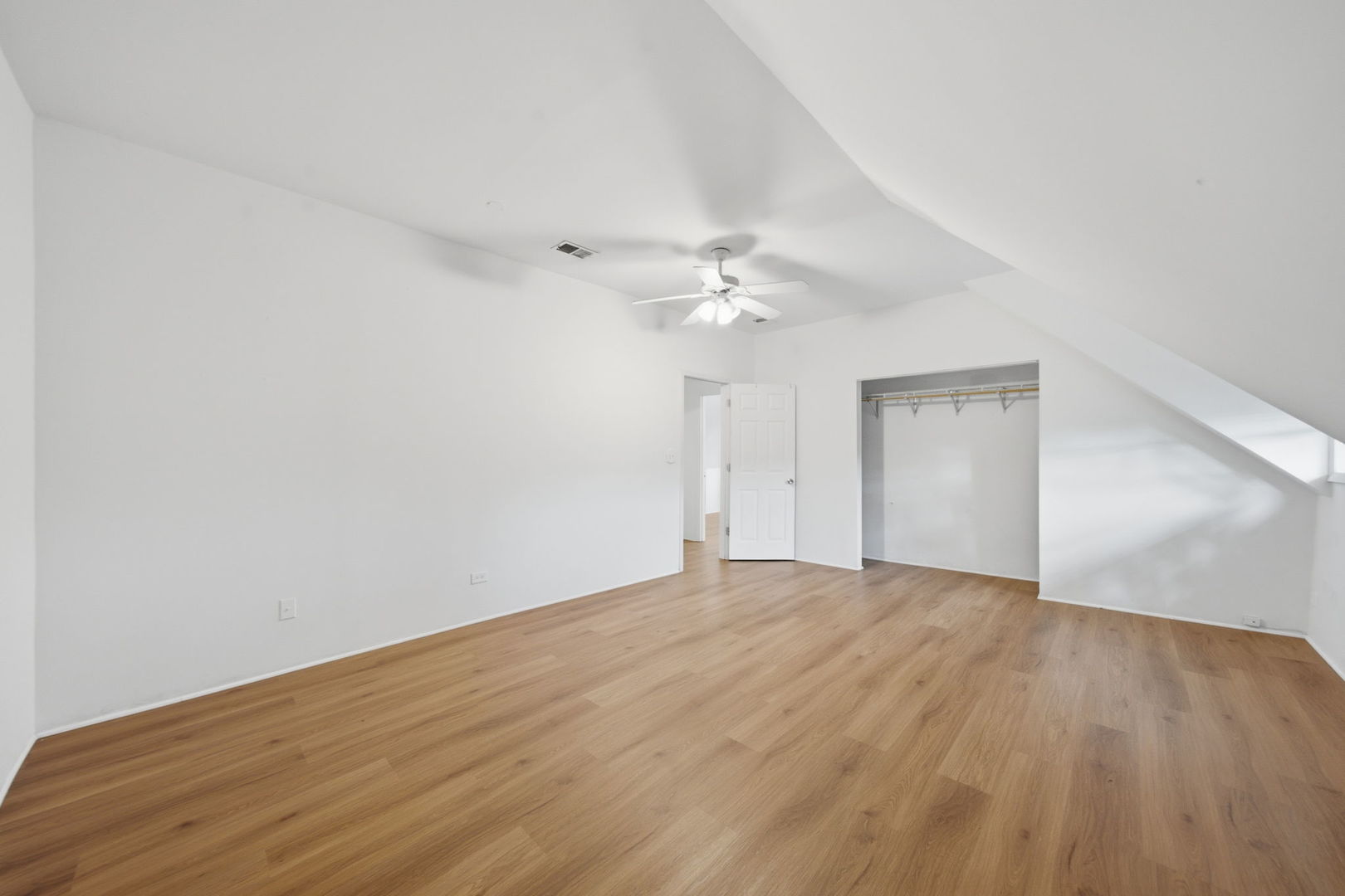3300 N Southport Avenue Unit: 2