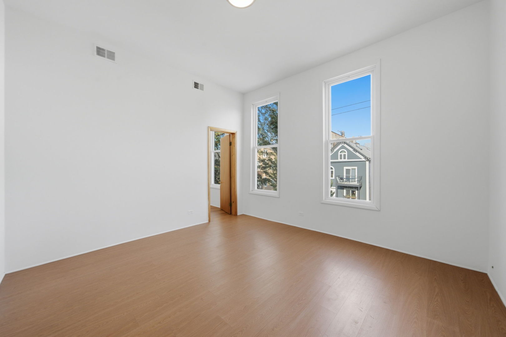 3300 N Southport Avenue Unit: 2