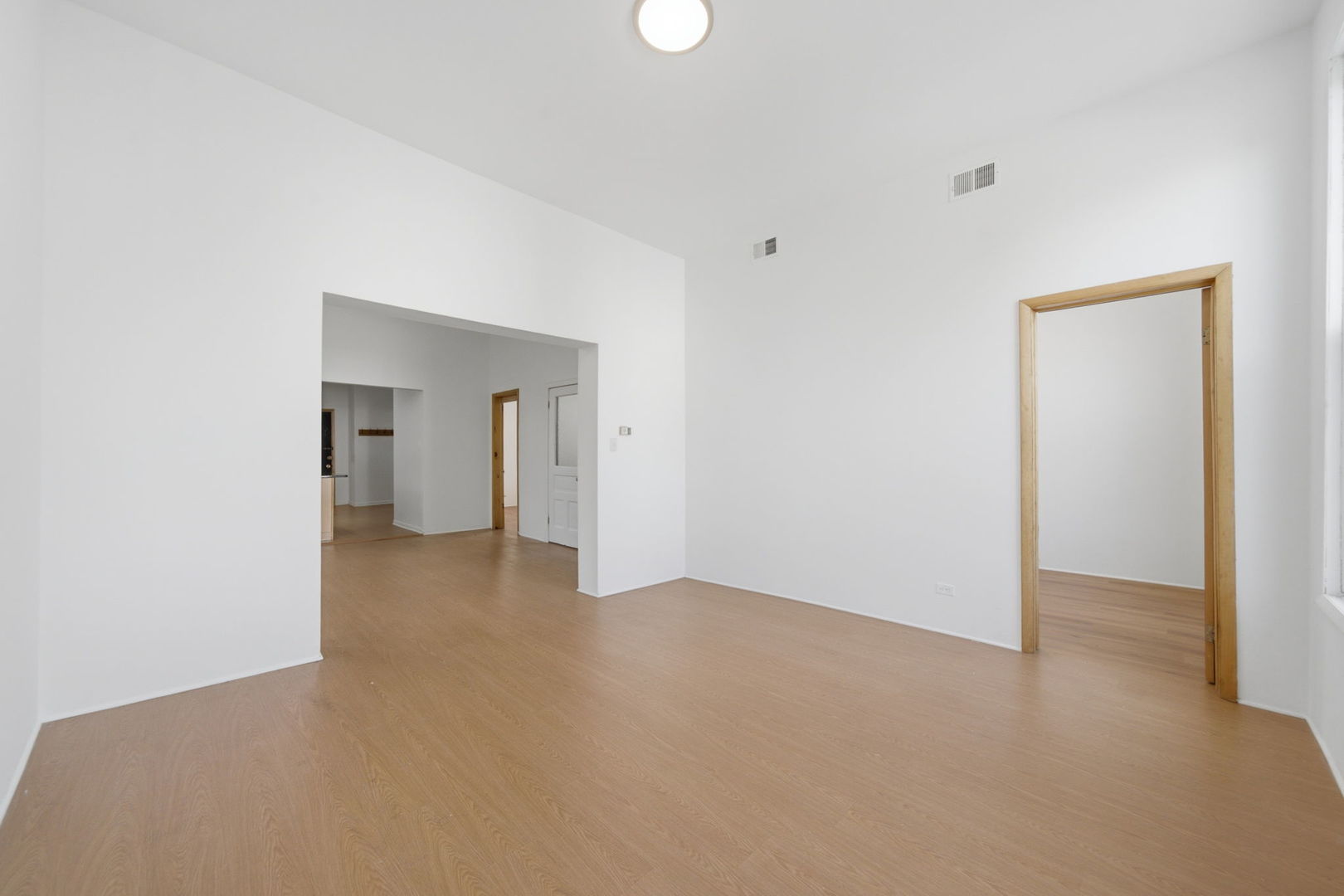 3300 N Southport Avenue Unit: 2