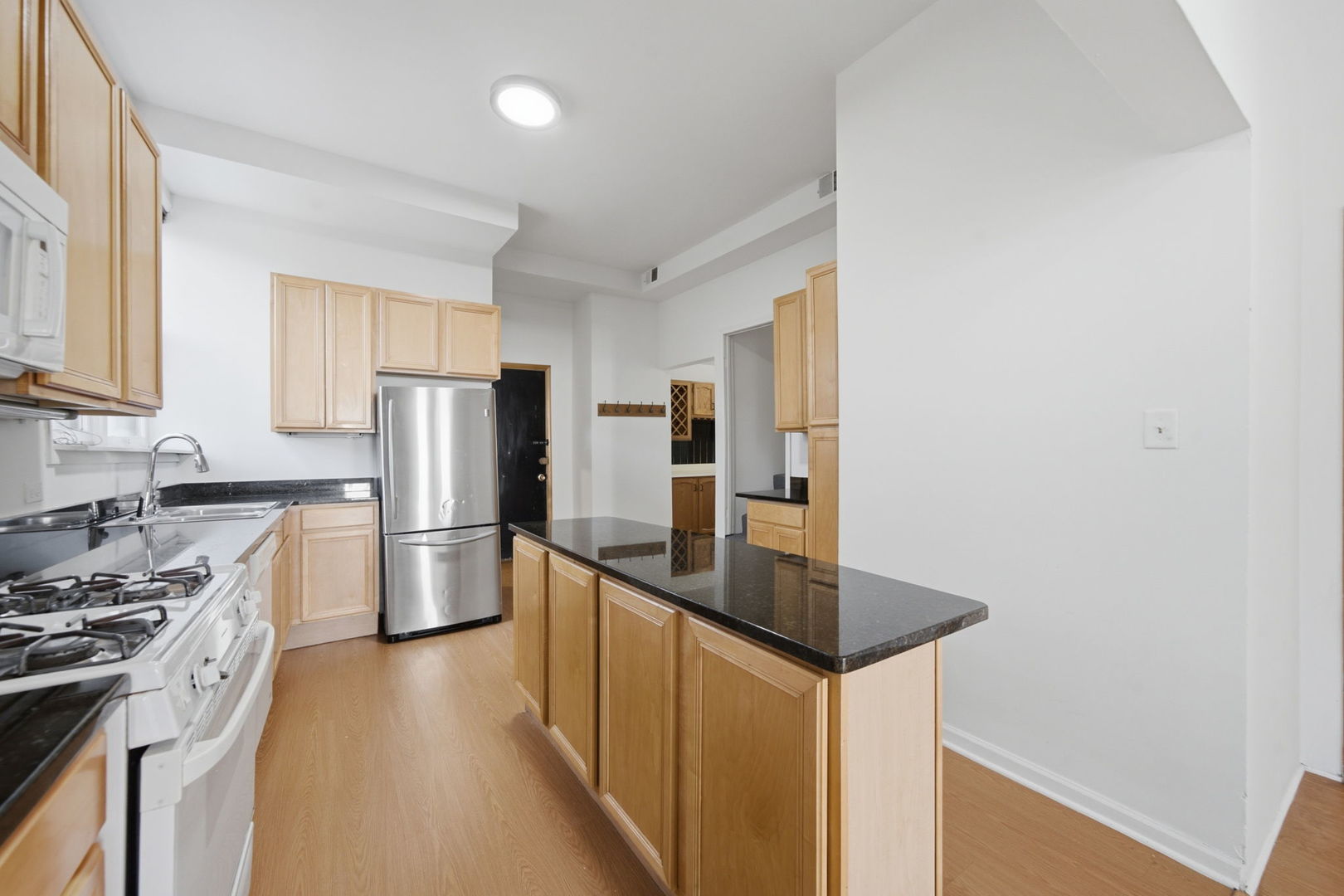 3300 N Southport Avenue Unit: 2