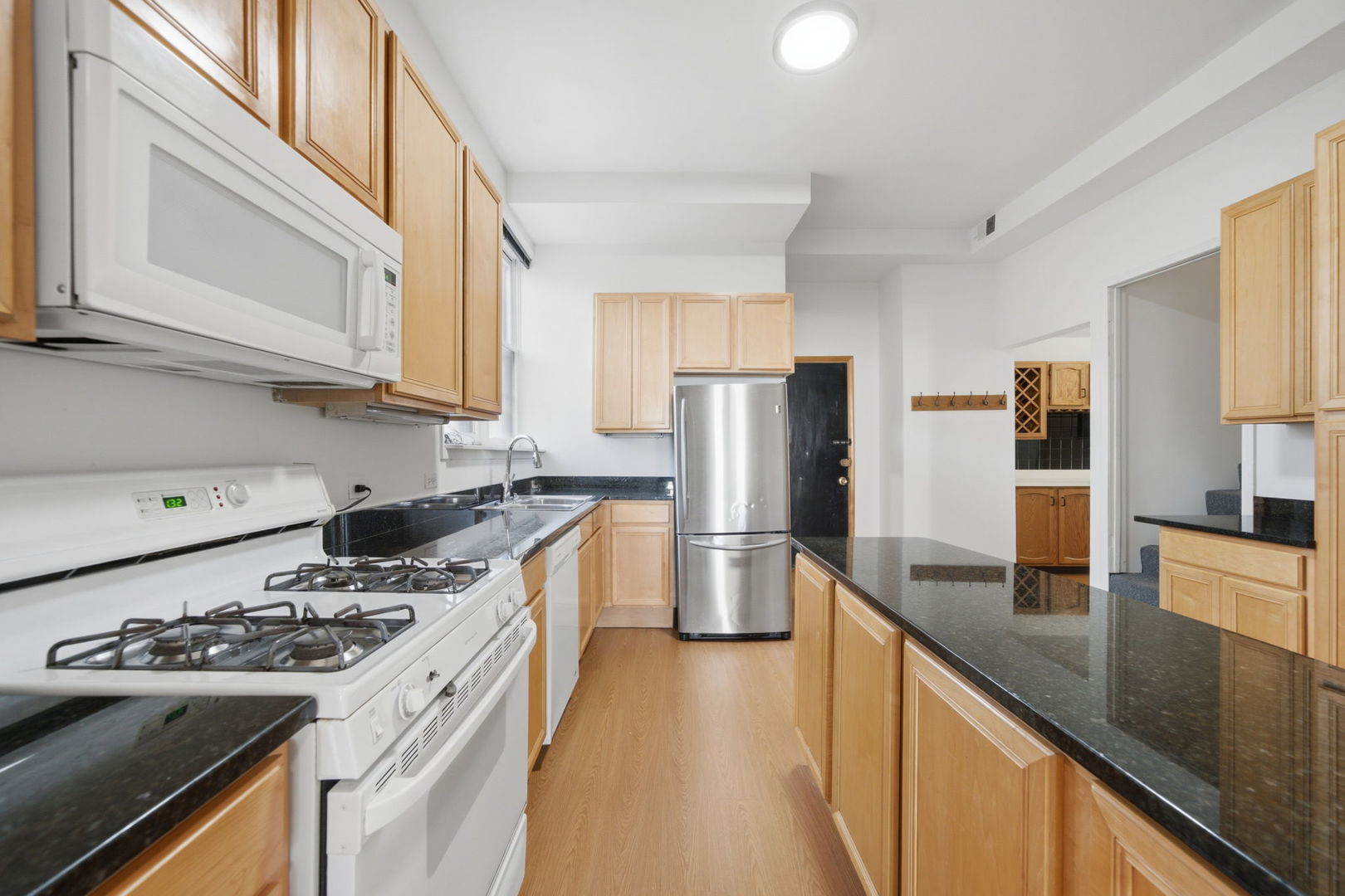 3300 N Southport Avenue Unit: 2