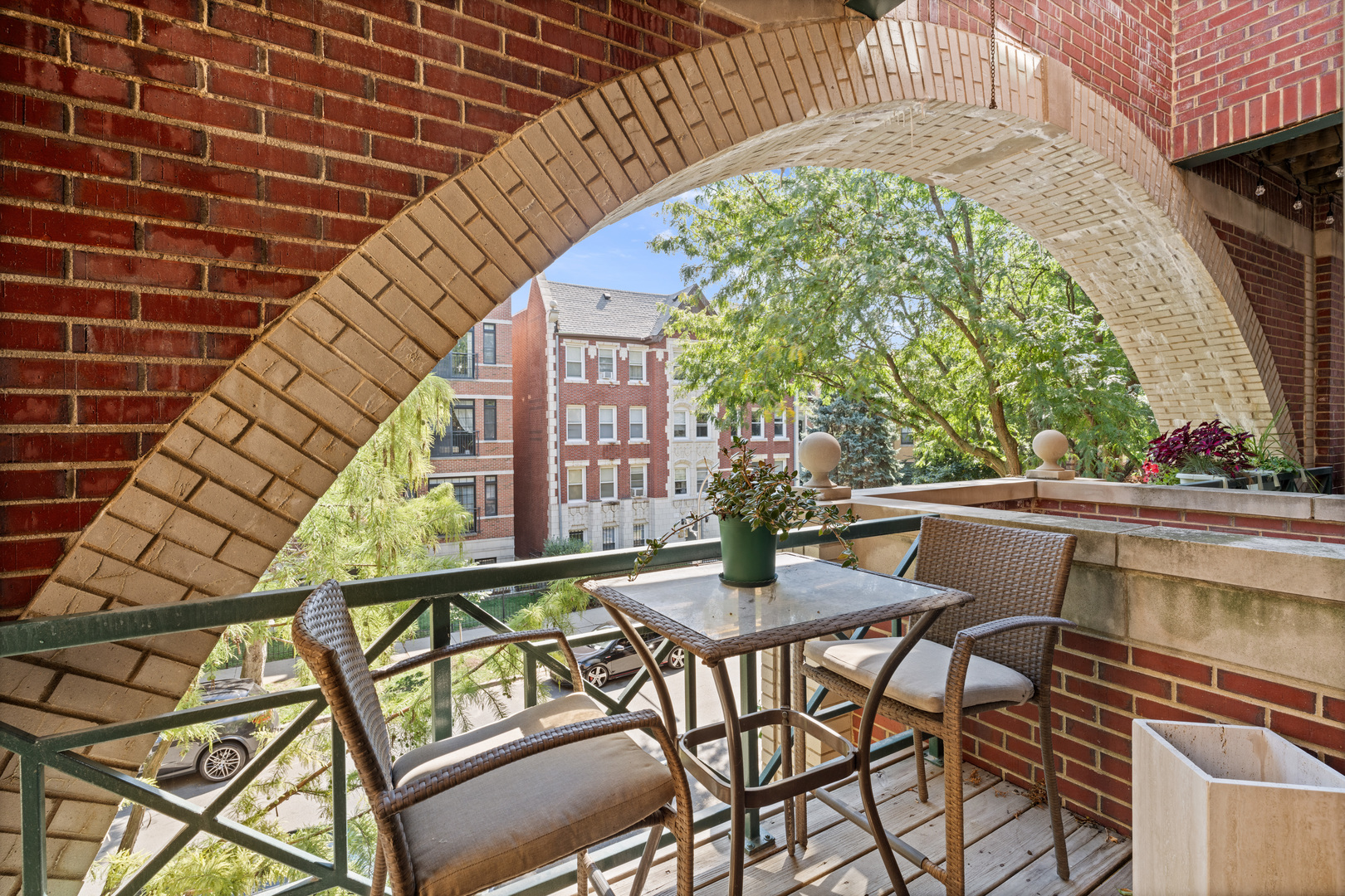 4124 N Kenmore Avenue Unit: 2N