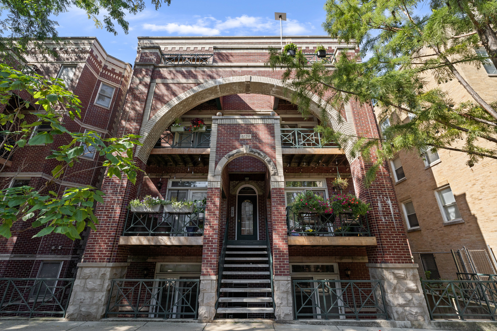 4124 N Kenmore Avenue Unit: 2N