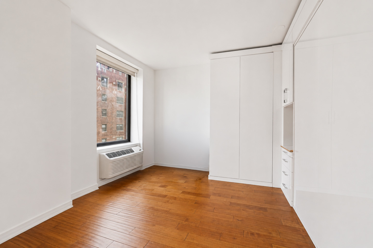40 E Delaware Place Unit: 1502