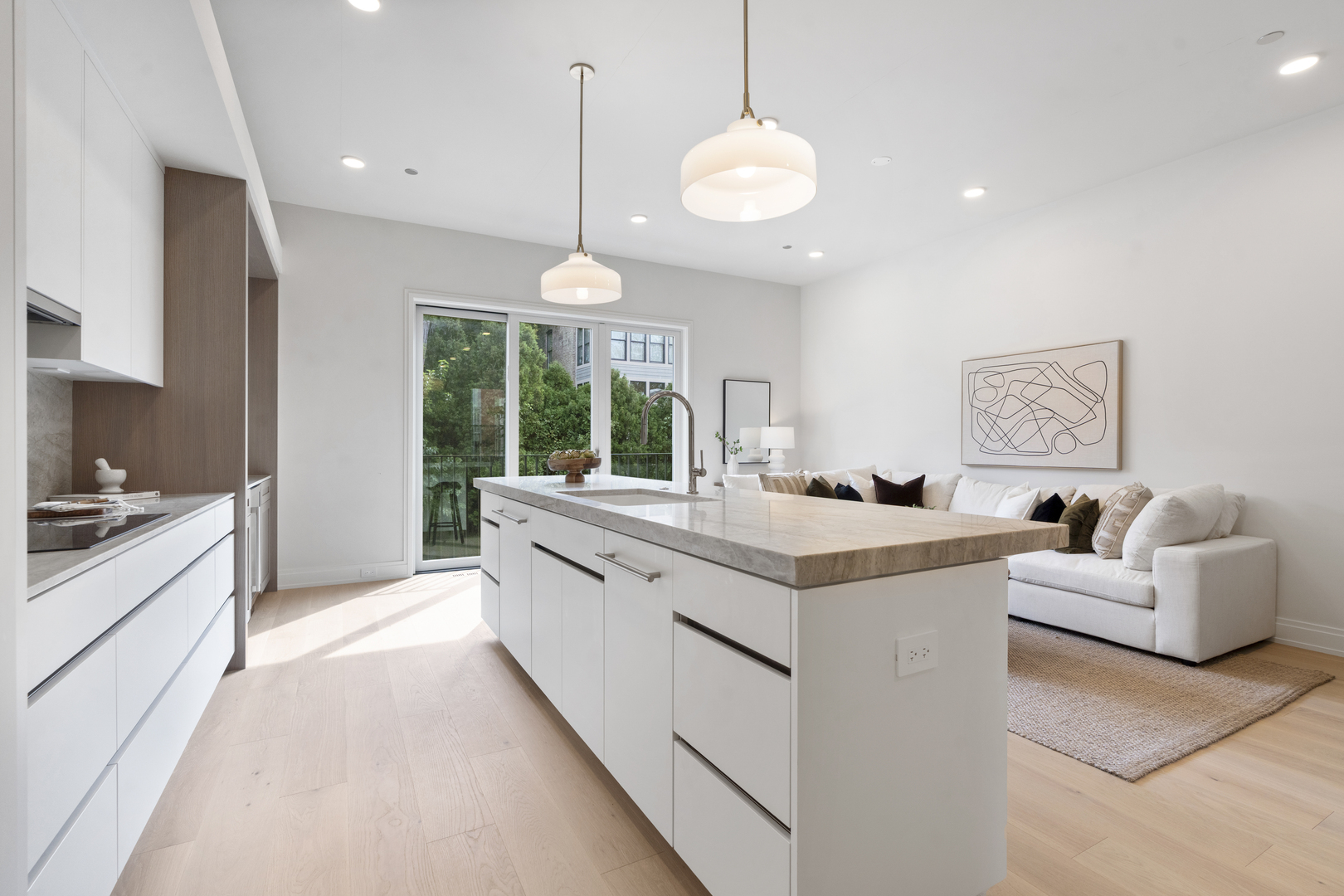 2333 N Cambridge Avenue Unit: D