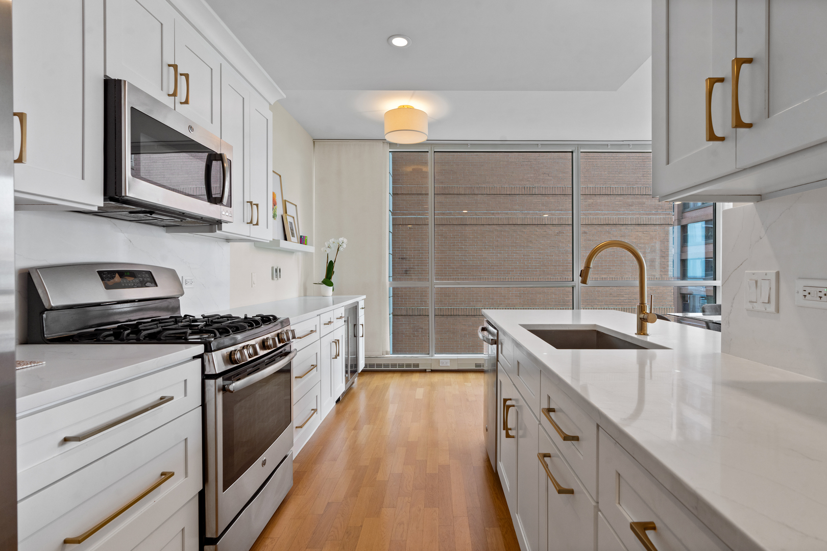250 E Pearson Street Unit: 1002