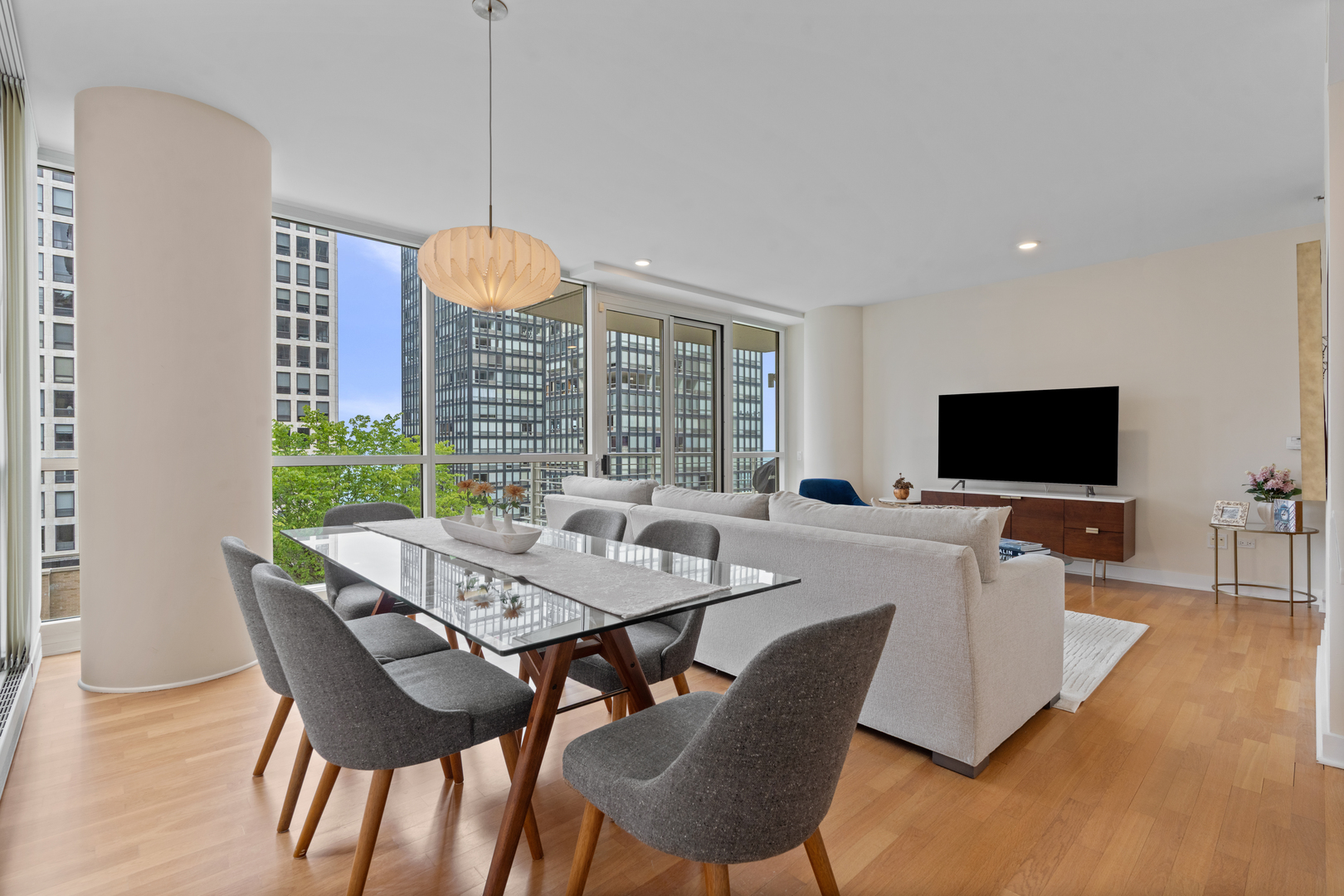 250 E Pearson Street Unit: 1002