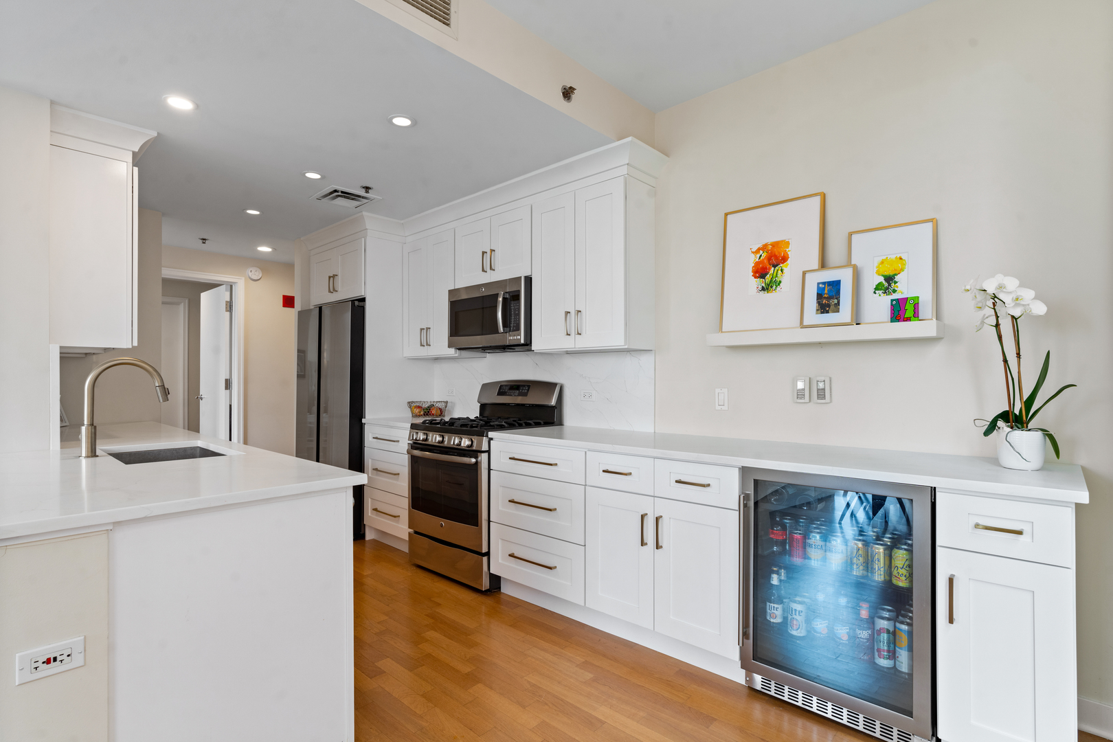 250 E Pearson Street Unit: 1002