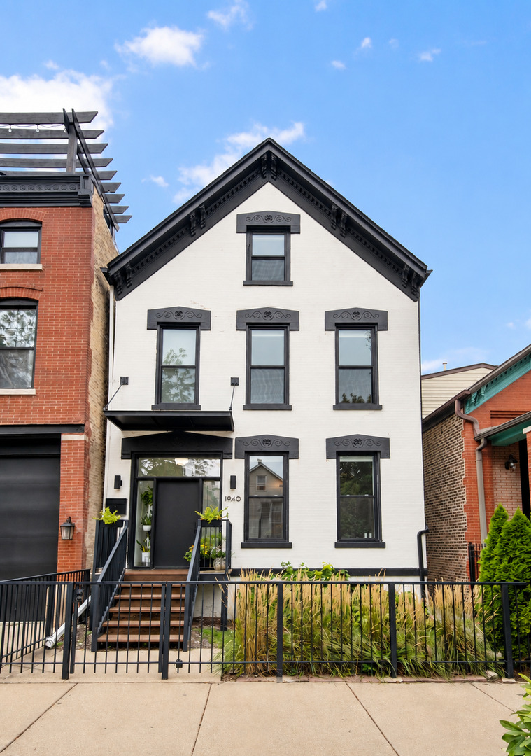 1940 W Superior Street