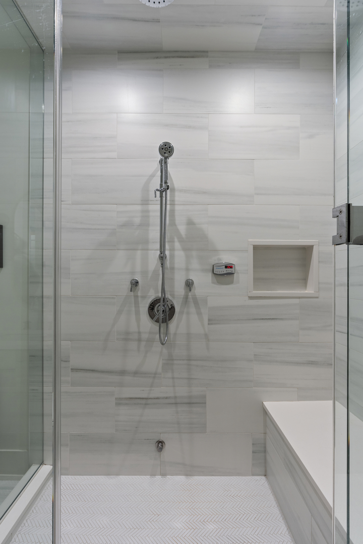 2541 N Wayne Avenue Unit: 1N
