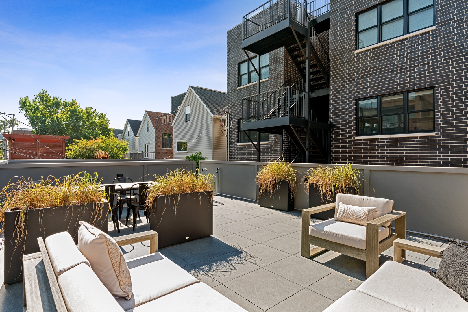 2541 N Wayne Avenue Unit: 1N