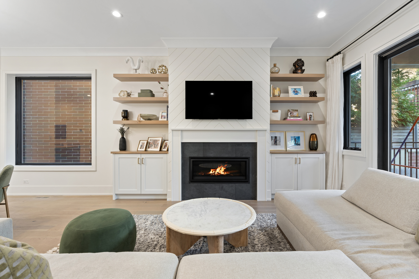 2541 N Wayne Avenue Unit: 1N