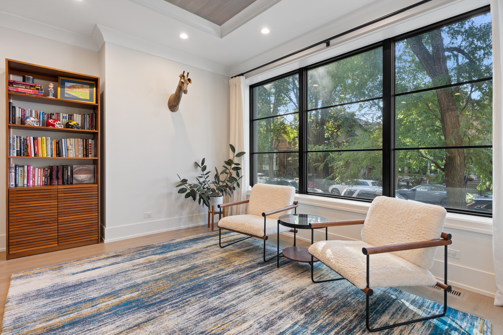 2541 N Wayne Avenue Unit: 1N