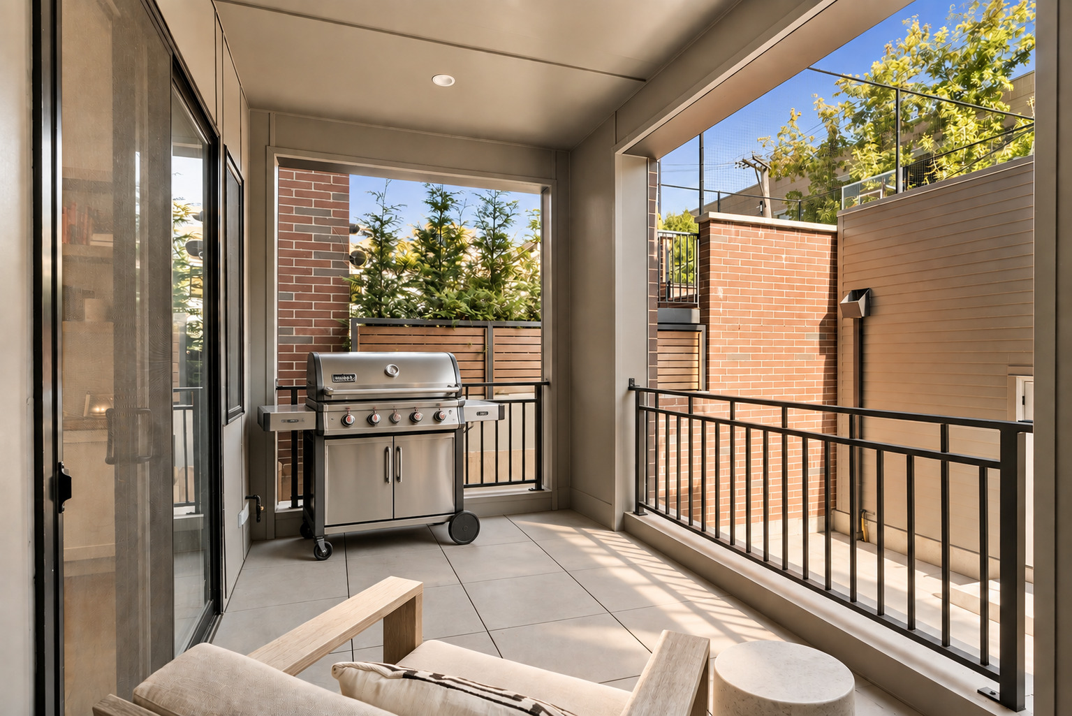 2541 N Wayne Avenue Unit: 1N