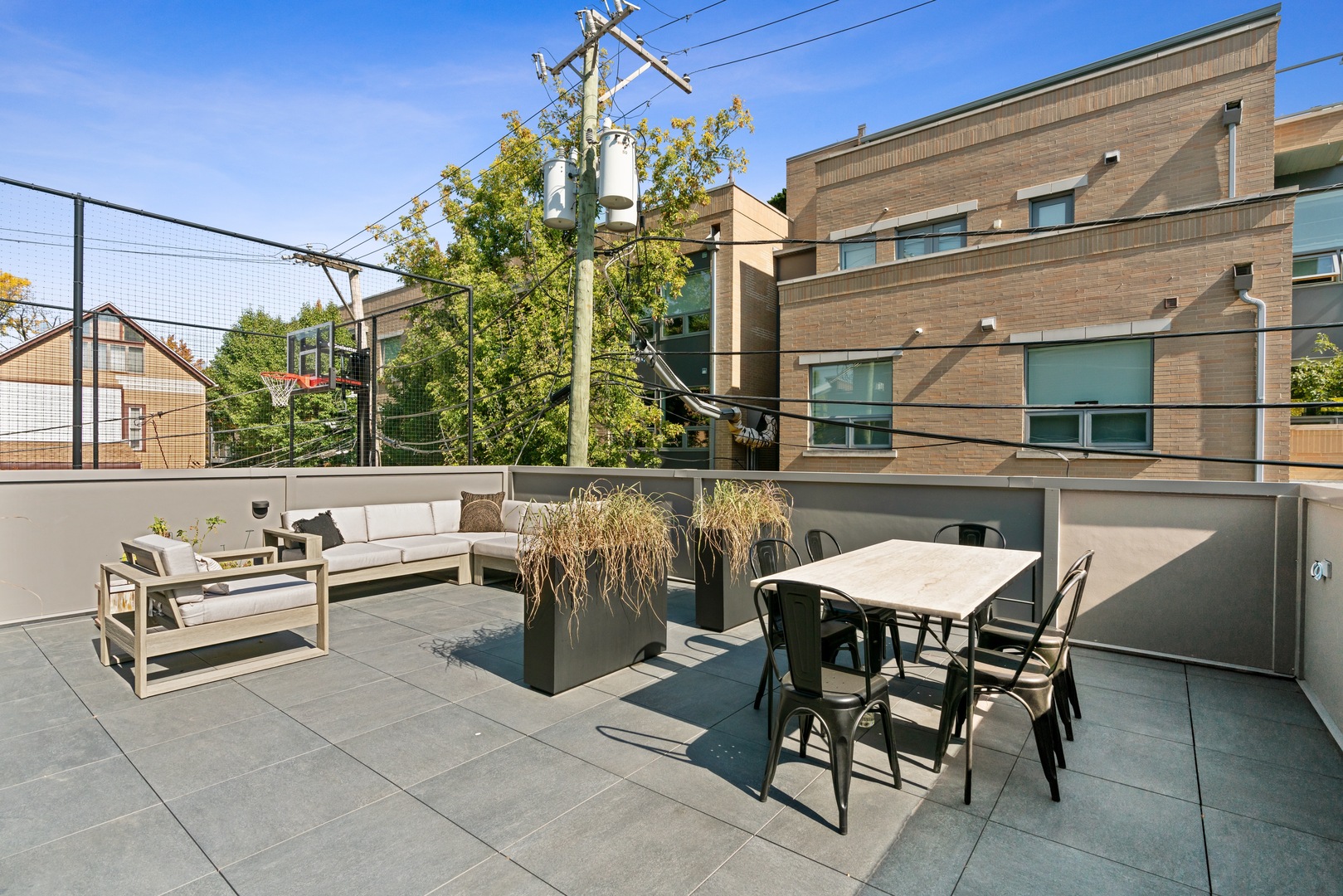 2541 N Wayne Avenue Unit: 1N