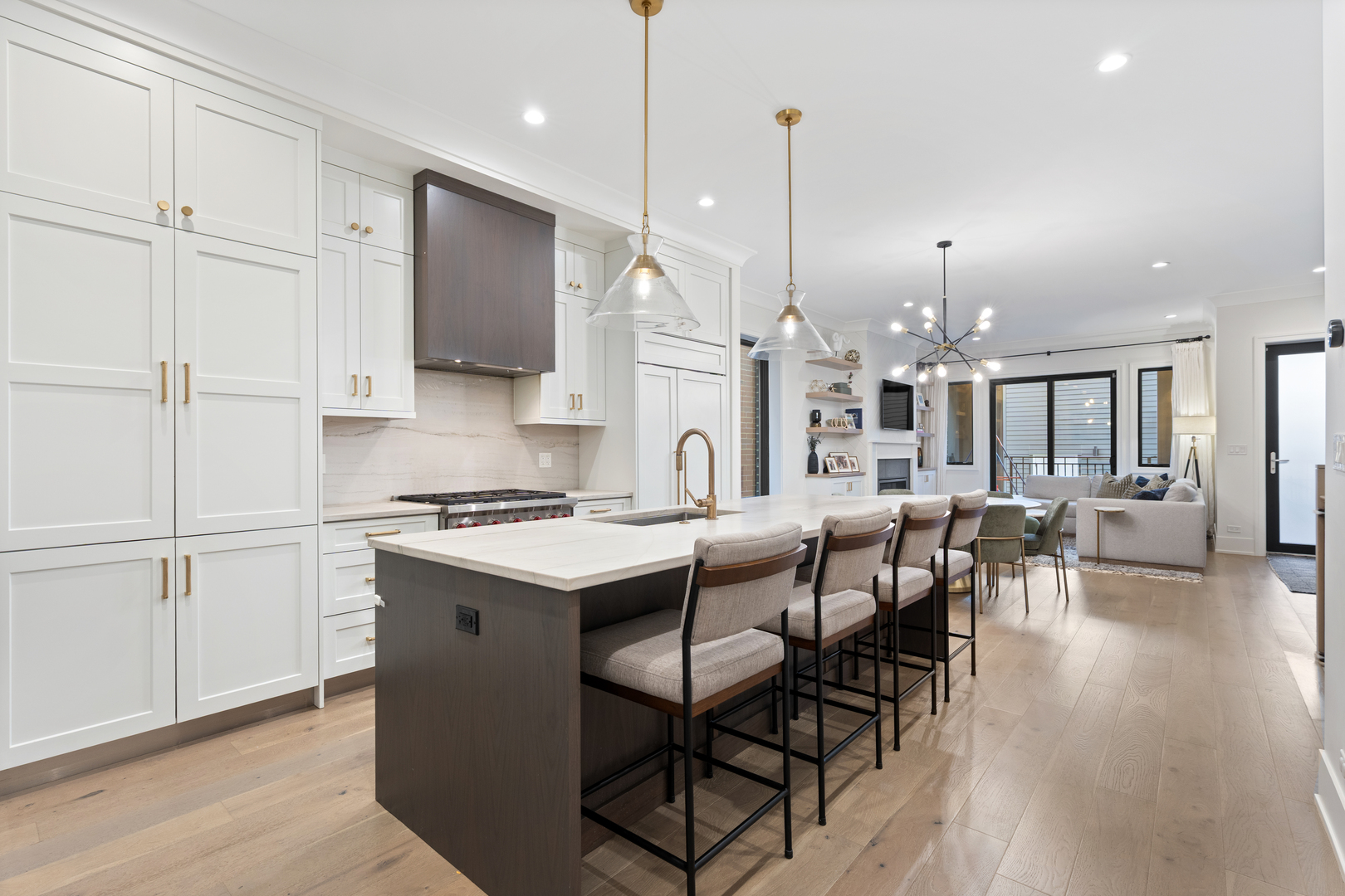 2541 N Wayne Avenue Unit: 1N