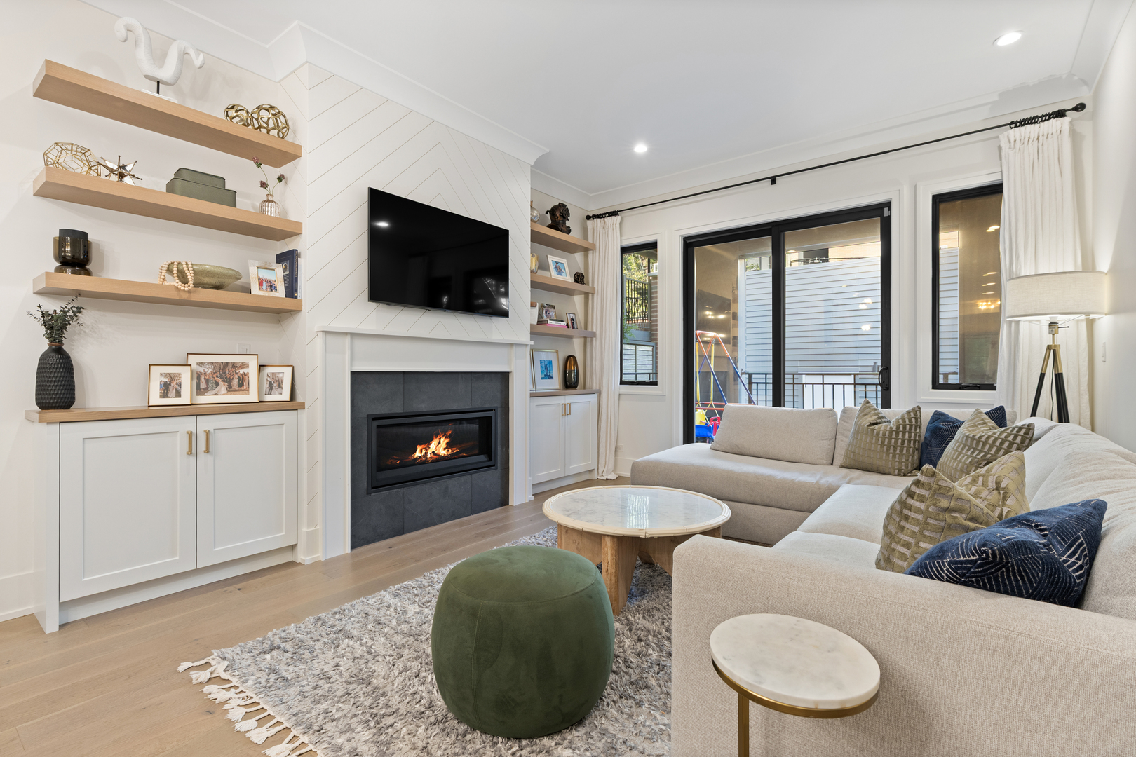 2541 N Wayne Avenue Unit: 1N