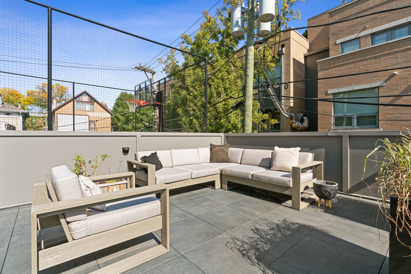2541 N Wayne Avenue Unit: 1N