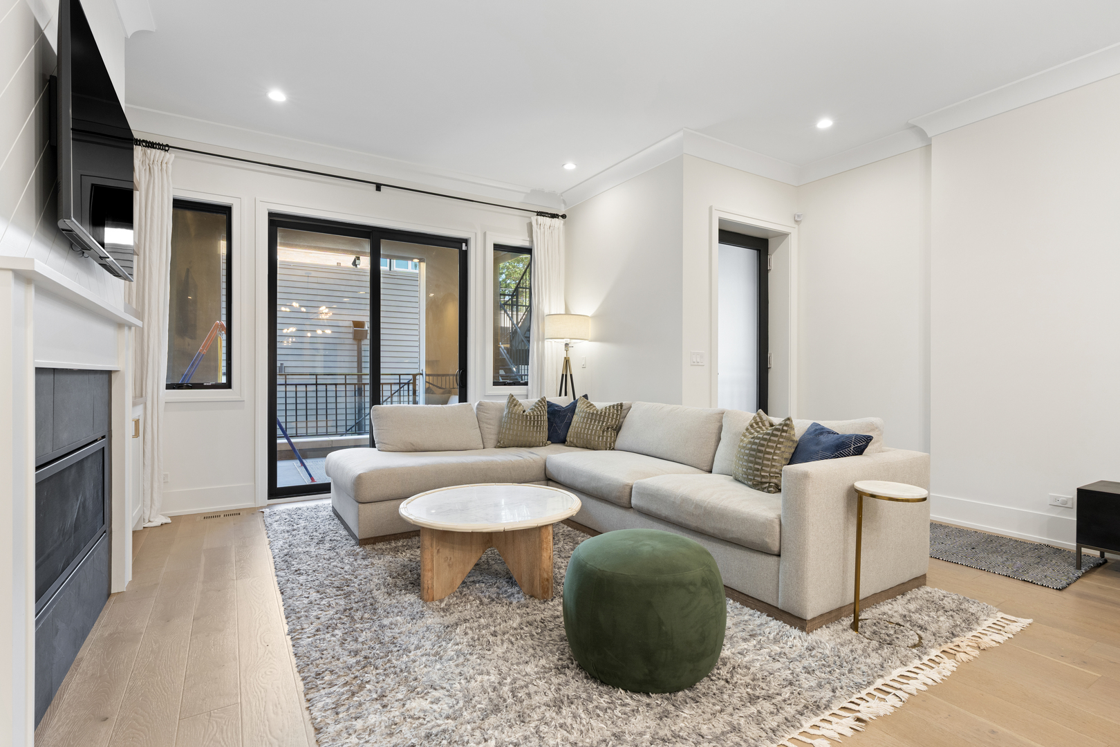2541 N Wayne Avenue Unit: 1N