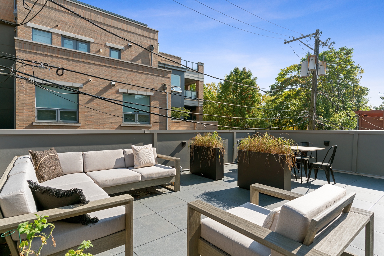 2541 N Wayne Avenue Unit: 1N