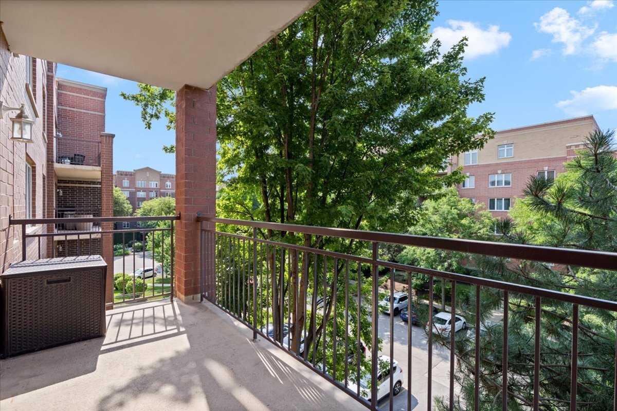 5155 Madison Street Unit: 402