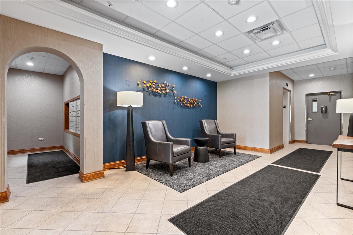5155 Madison Street Unit: 402