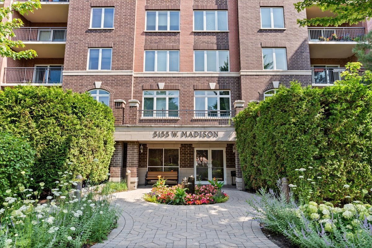 5155 Madison Street Unit: 402