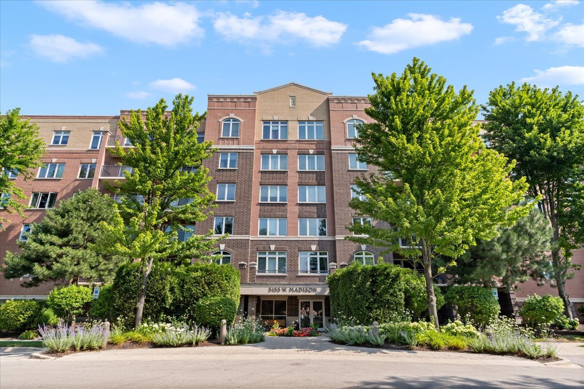 5155 Madison Street Unit: 402