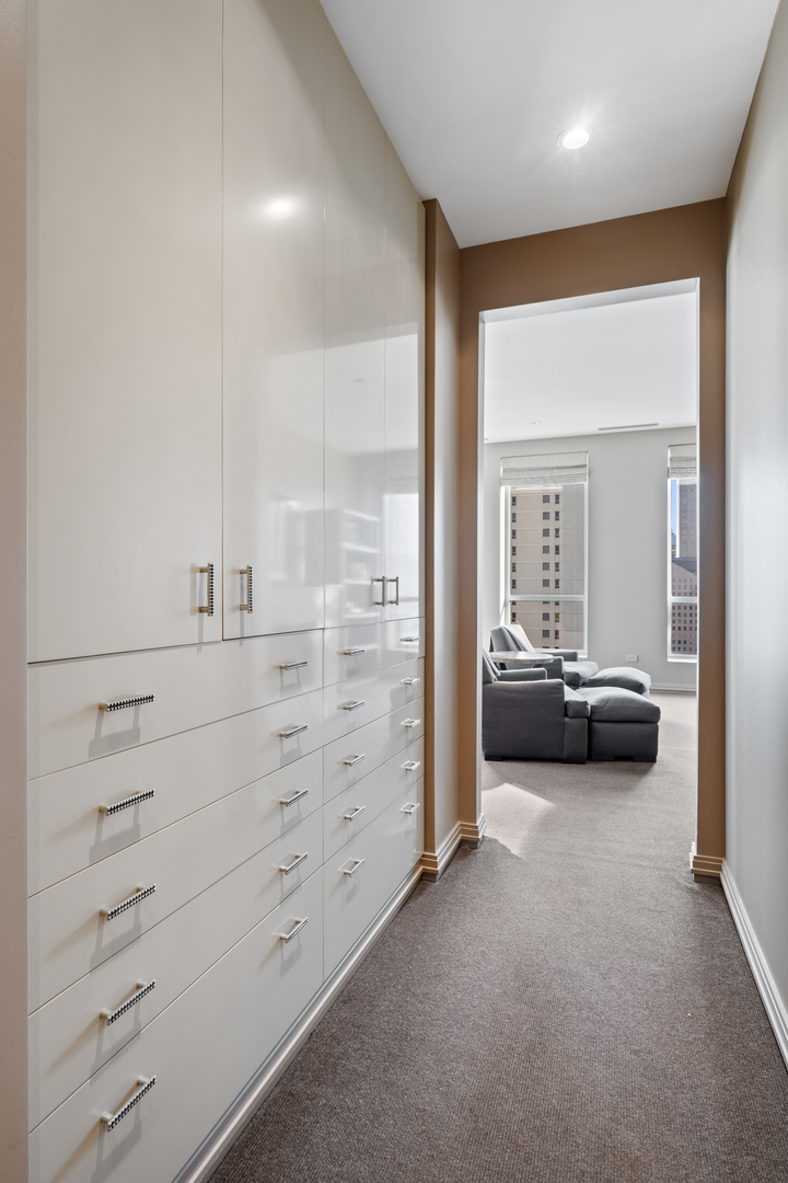 30 W Oak Street Unit: 20A
