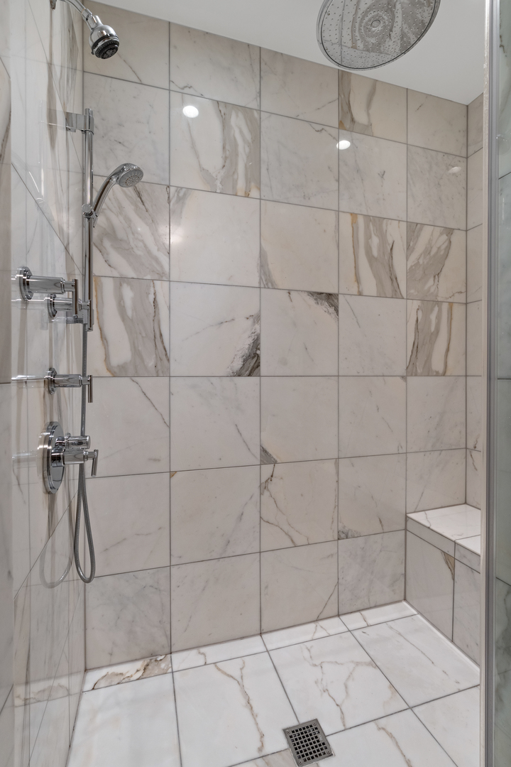 30 W Oak Street Unit: 20A